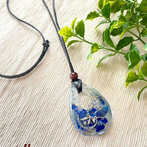 Beautiful Colors glass】 ガラスの花の蕾 本革紐ネックレス