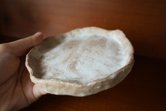 【免運費】陶器粉引小盤子 | 居家果盤 | 手捏手作 | 禮物 第3張的照片