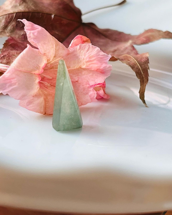 Qizhen Jade Treasure A Burmese Jade~Ice Blue Water Triangle~ 厚みと 6枚目の画像