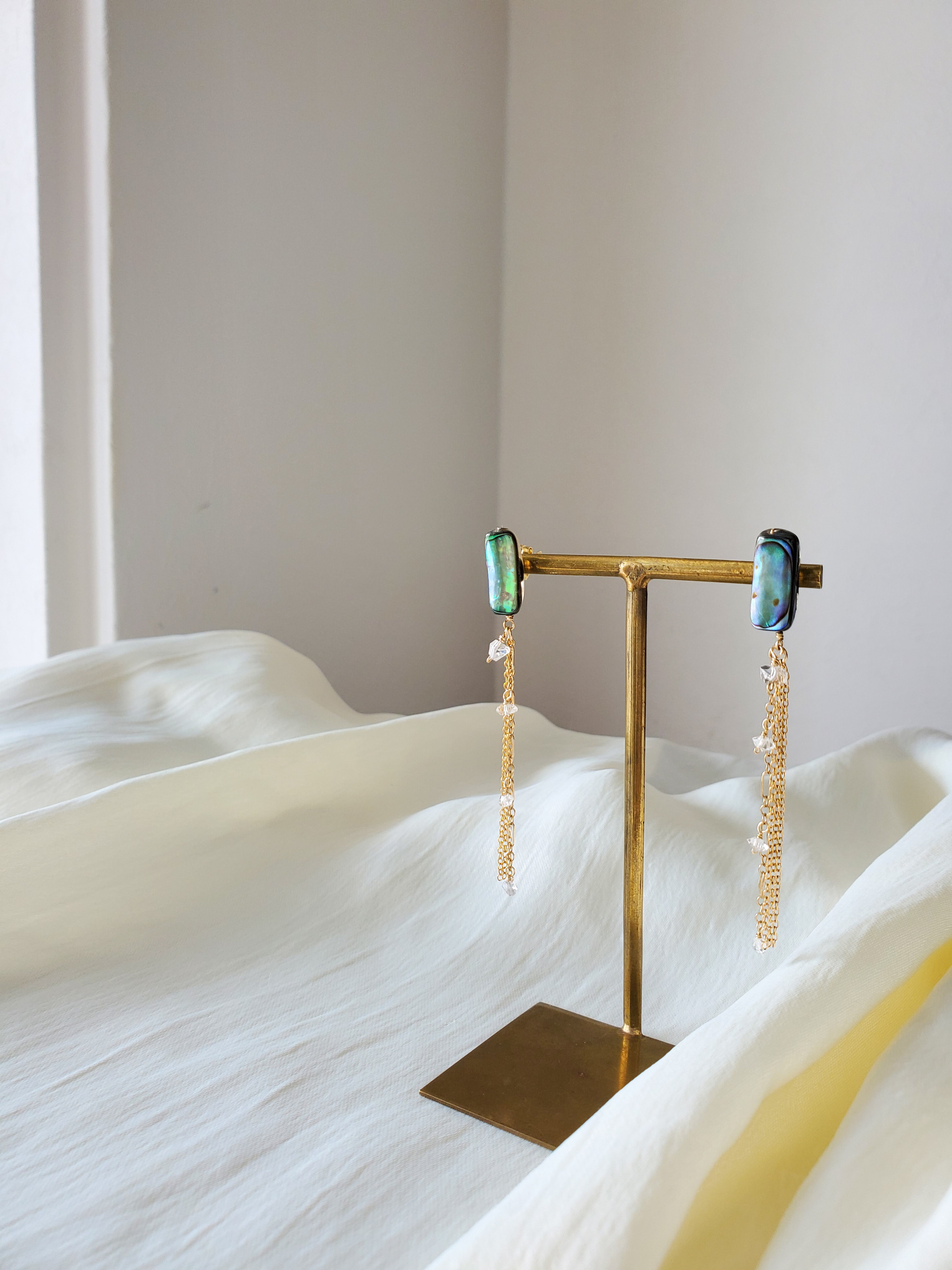 〜swing〜　秋色　アバロンシェル＆ハーキマーダイヤモンドのロングチェーンピアス