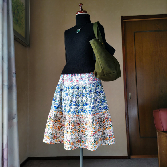 リバティ※蝶と花と果実模様の三段ティアードスカート フレアスカート ...