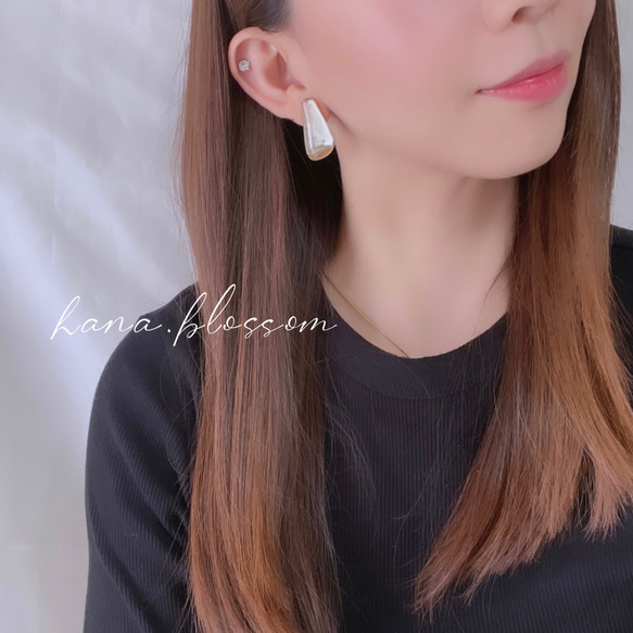 glass tear nuance gold Earrings 9枚目の画像