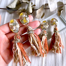 glass oval classical mustard gold tassel Earrings 7枚目の画像