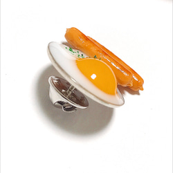 目玉焼きウインナーのピンブローチ(ピンバッチ)♡ミニチュア、フェイクフード、食品サンプル、朝食 6枚目の画像