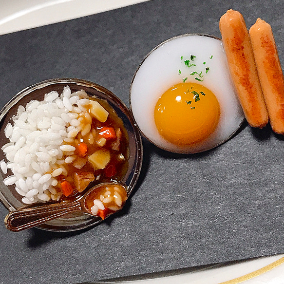 目玉焼きウインナーのピンブローチ(ピンバッチ)♡ミニチュア、フェイクフード、食品サンプル、朝食 5枚目の画像