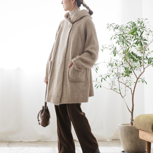 再販】ママさん必見！よそ行きにも使える洗えるニットコート フード