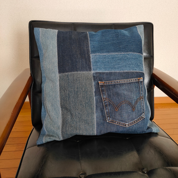 クッションカバーの作り方】ジーンズのポケットを使って作る
