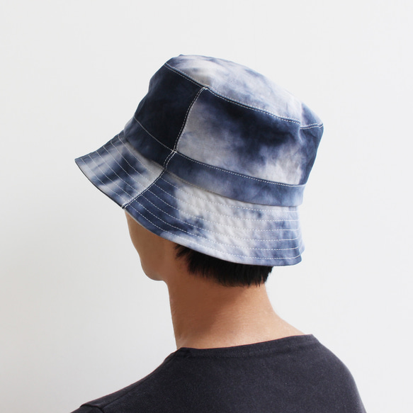 【S・M・L】TIE-DYE BUCKET HAT　生地から染めたタイダイのバケットハット／ネイビーグレー【受注制作】 2枚目の画像