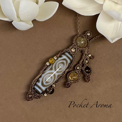 心眼』龍眼天珠とルチルクォーツのマクラメペンダントネックレス