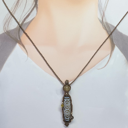 心眼』龍眼天珠とルチルクォーツのマクラメペンダントネックレス