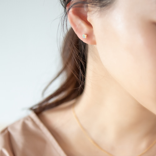 再販10超】10月誕生石『幸せ』プレシャスオパールピアス◇4mm◇金属 