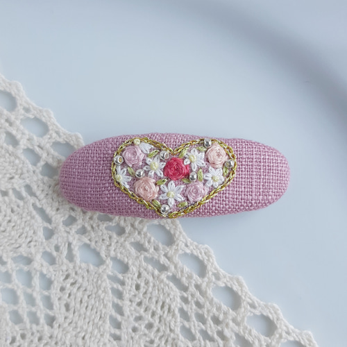 ピンクバラ刺繍♡5センチフェルトパッチンピン ピンクバラ刺繍♡5センチフェルトパッチンピン rose garden
