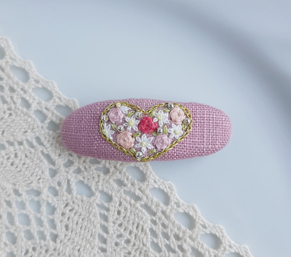ピンクバラ刺繍♡5センチフェルトパッチンピン ピンクバラ刺繍♡5センチフェルトパッチンピン 簡単 秋 フェルト 手作り