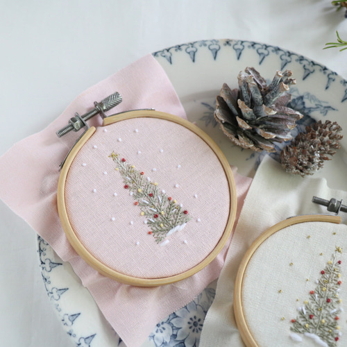 特集掲載】クリスマスツリー刺繍フレーム（ピンク） その他