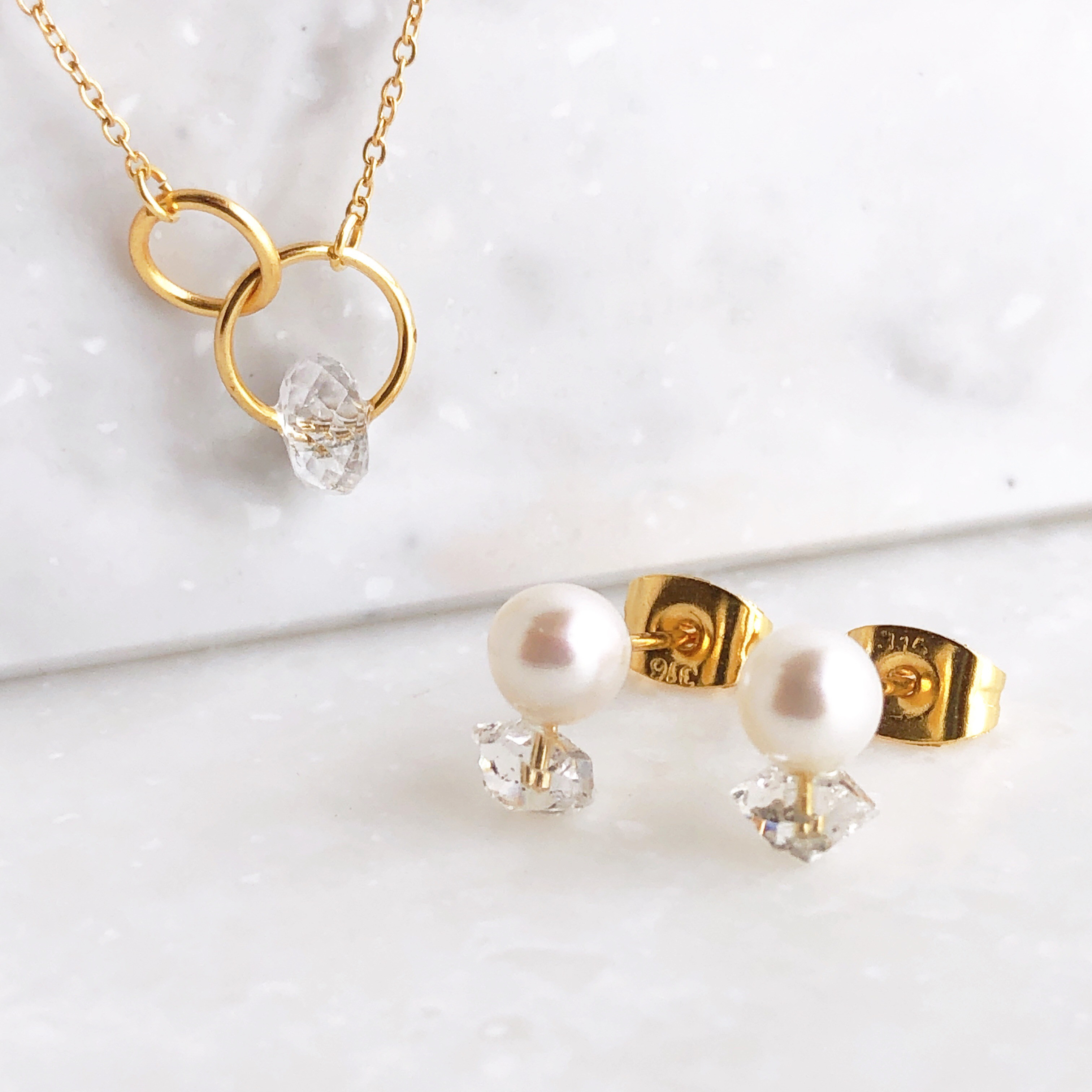 【ご褒美セット】サークルクリスタルネックレスと淡水パールとクリスタルピアスのセット(イヤリング可)金属アレルギー対応