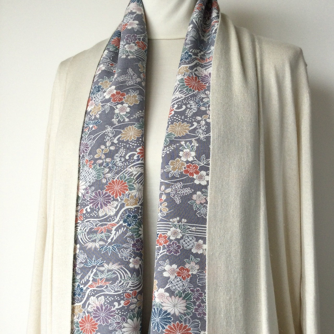 気品の御所解き文様と極鮫小紋