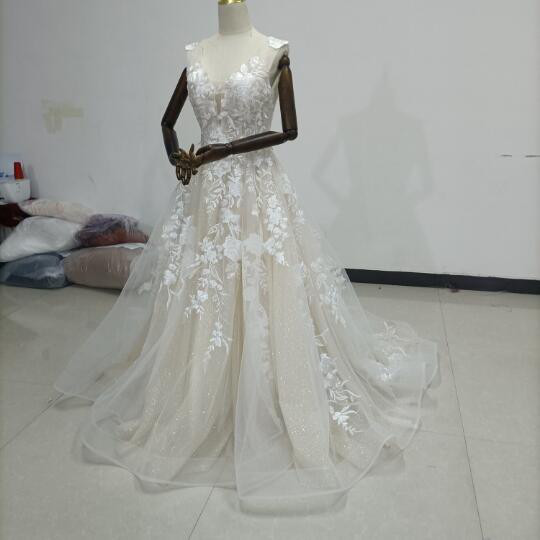 ウエディングドレス ファスナー キラキラチュール エレガント レース