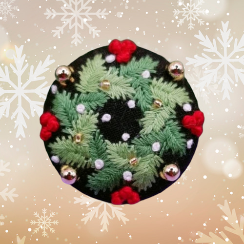 手刺繍ブローチ・ヘアゴム《クリスマスリース》×黒 くるみボタン