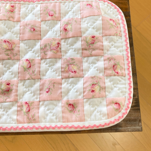 ハンドメイド キルトパッチワーク 四角つなぎタペストリー 四角つなぎのパッチワークタペストリー パッチワークキルト
