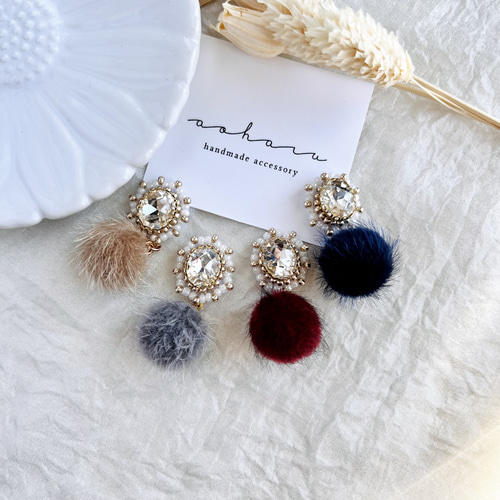 全4色 アンティーク ビジュー ビーズ刺繍×ファーボール ピアス 