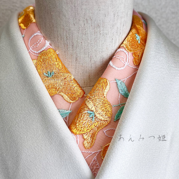 【新春SALE】〜8日まで  洗える刺繍半衿　マンゴー色のお花 2枚目の画像