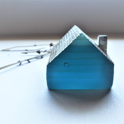ガラスの家　置物　ブルー マット　銀彩屋根 4枚目の画像