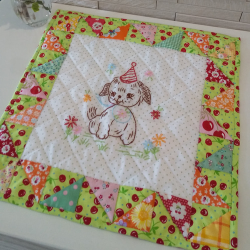 パッチワーク刺繍のタペストリー✨35cm さくらんぼ柄×黄緑カラー