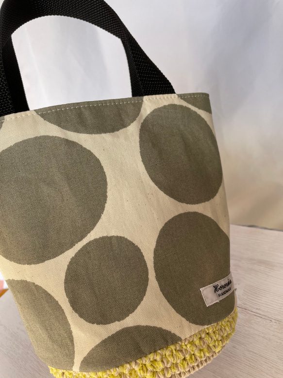 カーキ水玉模様と生成りの編みカゴバック(編みトートバッグ) 13枚目の画像