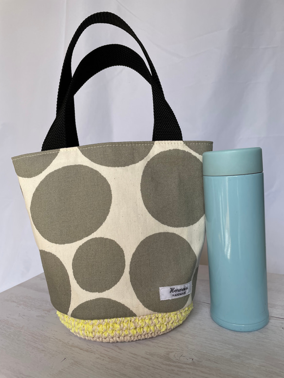 カーキ水玉模様と生成りの編みカゴバック(編みトートバッグ) 14枚目の画像