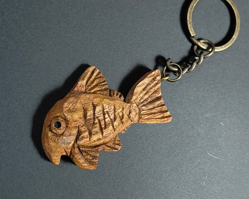 WOODYコリドラス キーホルダー 熱帯魚 アクアリウム 木彫 天然木