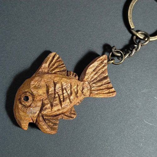 WOODYコリドラス キーホルダー 熱帯魚 アクアリウム 木彫 天然木