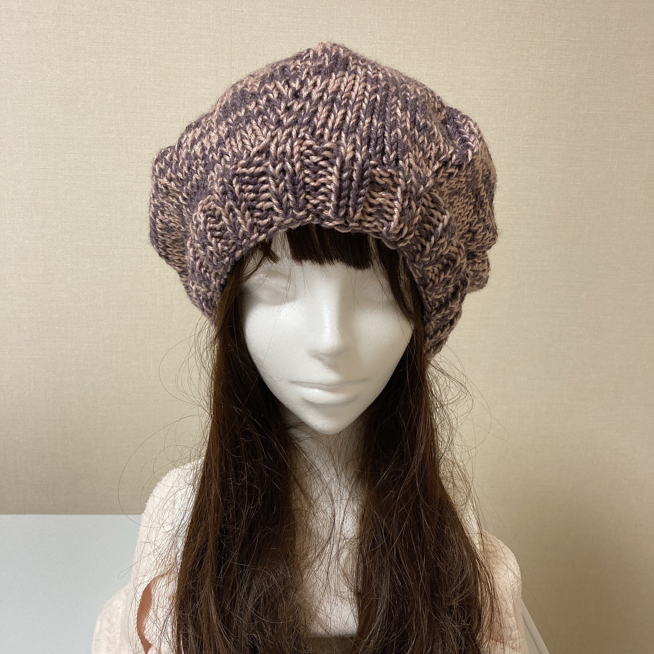 ニット帽　ピンクパープル　手編み　ベレー帽　男女兼用　1年中着用可能　おしゃれ