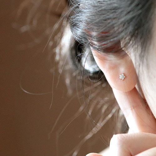 ピアス 18K 金属アレルギー対応 花 フラワー シルバー925