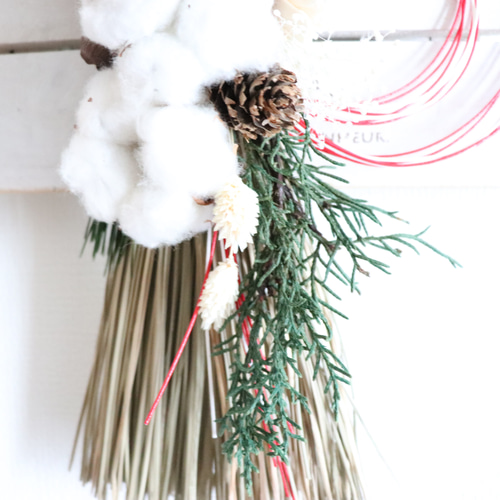 迎春ピック付き☆お正月飾り～松と綿の実スワッグ～（プリザーブド