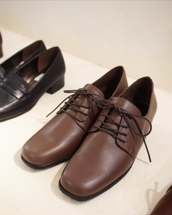 男性風格低跟鞋，柔軟易穿，採用流行的木質圖案 21.5 厘米至 25.5 厘米 日本製造 真皮 Z3584 深棕色 第3張的照片
