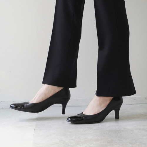 セレモニーにも☆エナメルコンビパンプス つま先切り替えパンプス 黒