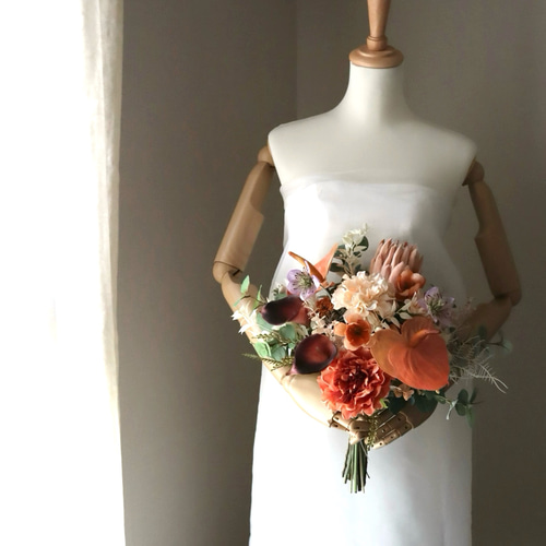 アーティフィシャルフラワーブーケ　ブートニア付き　テラコッタ テラコッタのダリア秋クラッチブーケ＊ブートニア | iichi 日々の