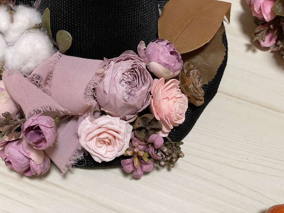 ハロウィンブラックハット✨プリザーブドフラワーアレンジ✨本物の枯れないお花インテリア✨ハロウィンお飾り帽子 3枚目の画像