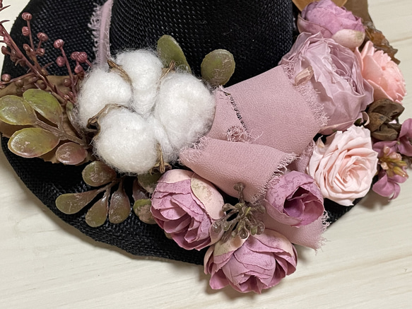 ハロウィンブラックハット✨プリザーブドフラワーアレンジ✨本物の枯れないお花インテリア✨ハロウィンお飾り帽子 2枚目の画像