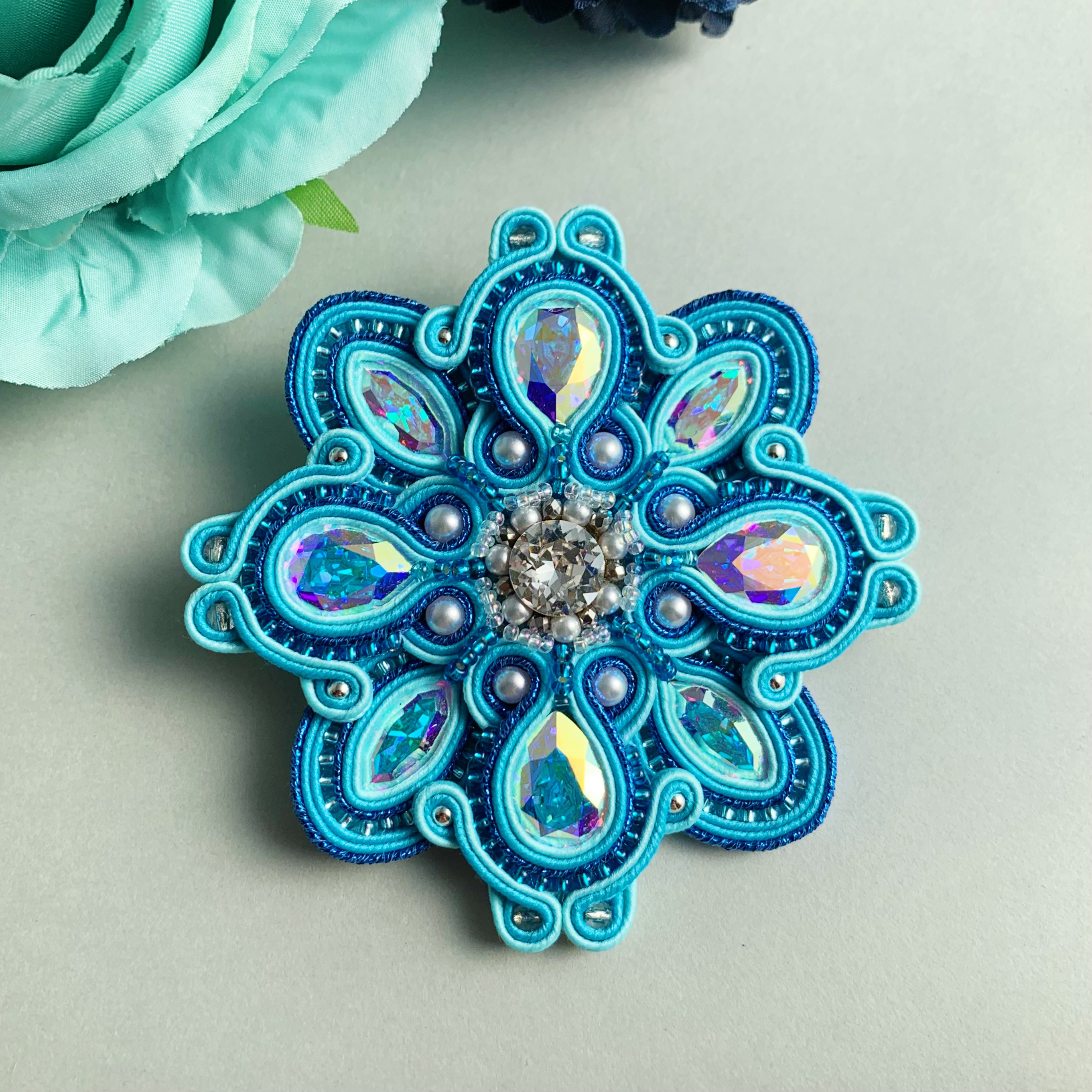 雪の結晶 ゴージャスブローチ