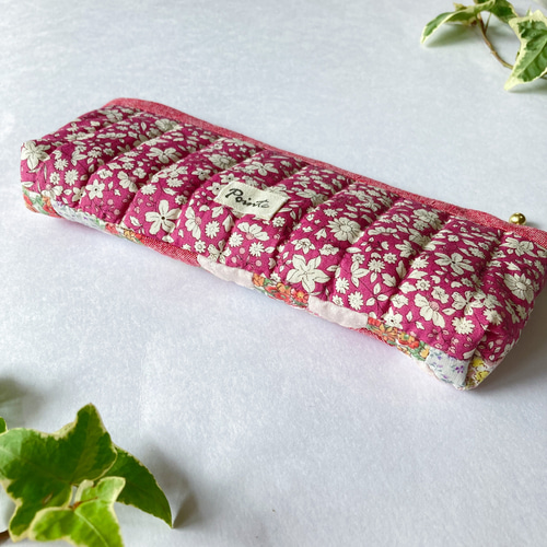 ヘキサゴンのペンケース〔ピンク〕/ パッチワーク キルト / 小花柄