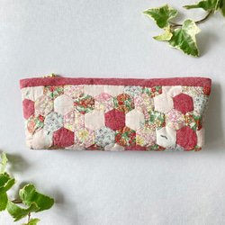 ヘキサゴンのペンケース〔ピンク〕/ パッチワーク キルト / 小花