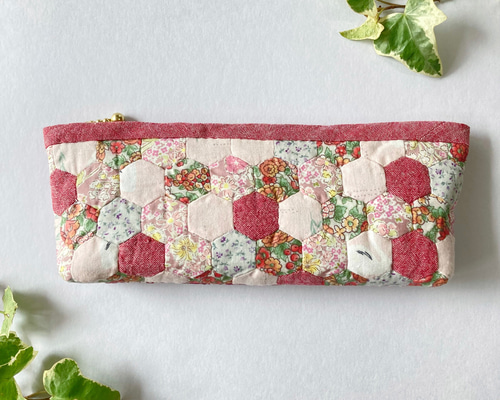 ヘキサゴンパターン花柄キルト ヘキサゴンパターン花柄キルト