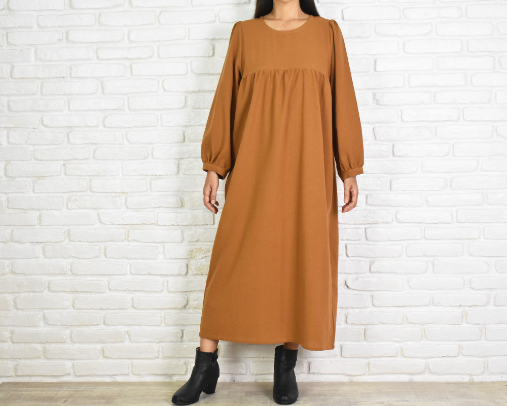 ふんわり袖のギャザーワンピース　＜マスタード＞