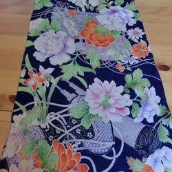 ＊古布＊正絹一越縮緬＊雅楽器・四季の花＊３３ｘ９５ｃｍ＊はぎれ◇アンティーク＊手作り＊袋物＊市松人形＊お細工物・ 2枚目の画像