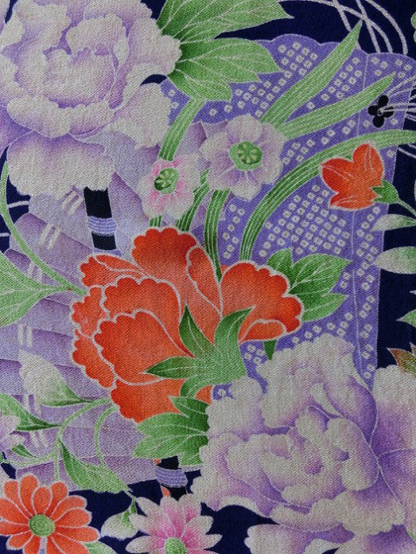 ＊古布＊正絹一越縮緬＊雅楽器・四季の花＊３３ｘ９５ｃｍ＊はぎれ◇アンティーク＊手作り＊袋物＊市松人形＊お細工物・ 3枚目の画像