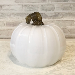 新作・かぼちゃランプ・白＆オリーブ《ハロウィンじゃなくてもかわいい♪》 1枚目の画像