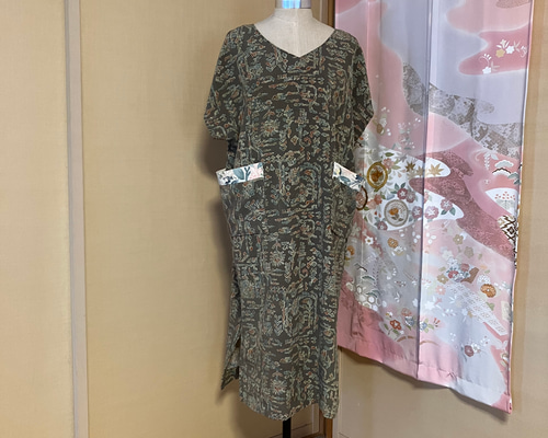 A148着物リメイク花更紗小紋ワンピース★リボン・ブローチ 4ec8c974f9e5d59211cb6e93fcd085