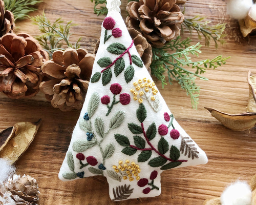 CRAFTING | Kanae Entaniさんのやさしい刺繍 小さなねこのオブジェ