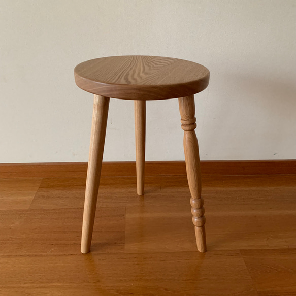 丸椅子　スツール　サイドテーブル　　直径30センチ　高さ46センチ　無垢材 4枚目の画像